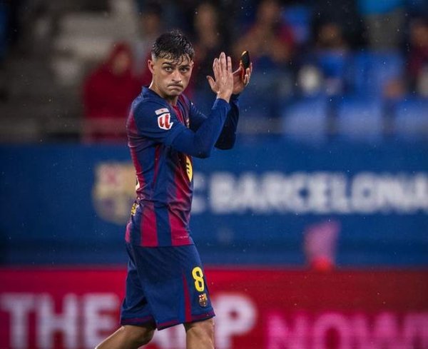 金斧子配资 金球奖争议！巴萨3冠王核心无缘前10 球迷炸锅：简直笑话